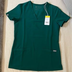 XXS Casma™ Three-Pocket Scrub Top in Hunter Green